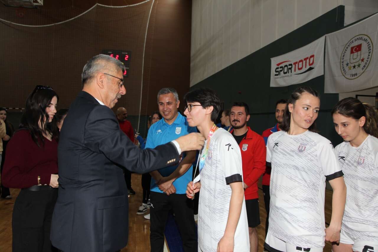 MSKÜ Kadın Futsal Takımı ÜNİLİG Şampiyonu Oldu 5
